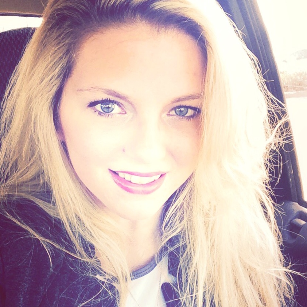 Meet your Posher, Courtney - Picture 2 of 2